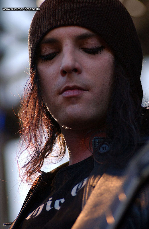 Bild eines Mitglieds der Band End Of Green beim Live Auftritt auf dem Summer Breeze 2003.